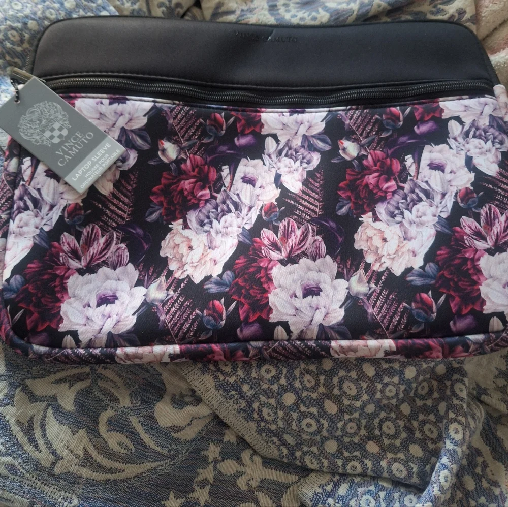 NWT Vince Camuto Laptop Sleeve